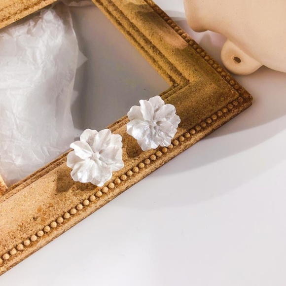 NEW FLORENCE Cute Flower Stud Earrings 57 - Picture 3 of 7